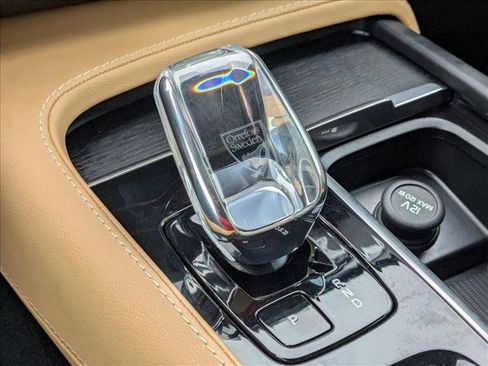 Used 2023 Volvo XC90 T8 Ultimate image 12