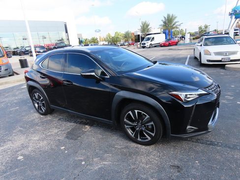 Used 2019 Lexus UX 200 image 7