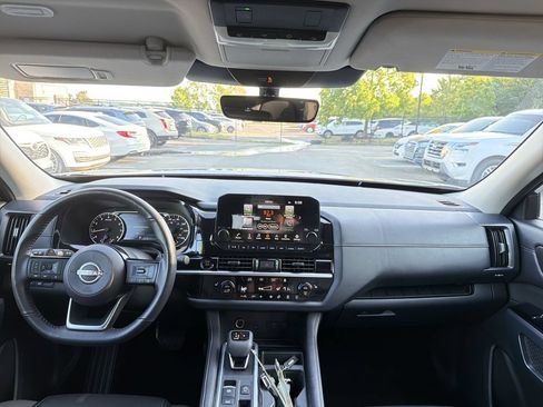 Used 2025 Nissan Pathfinder SL FWD image 22