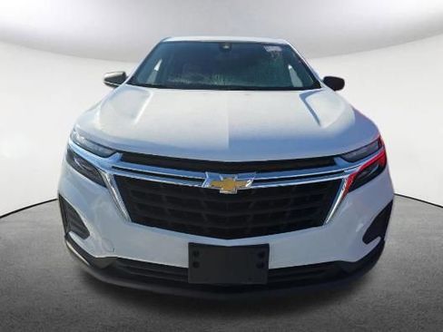 Used 2023 Chevrolet Equinox LS w/ LS Convenience Package AWD/4WD image 2