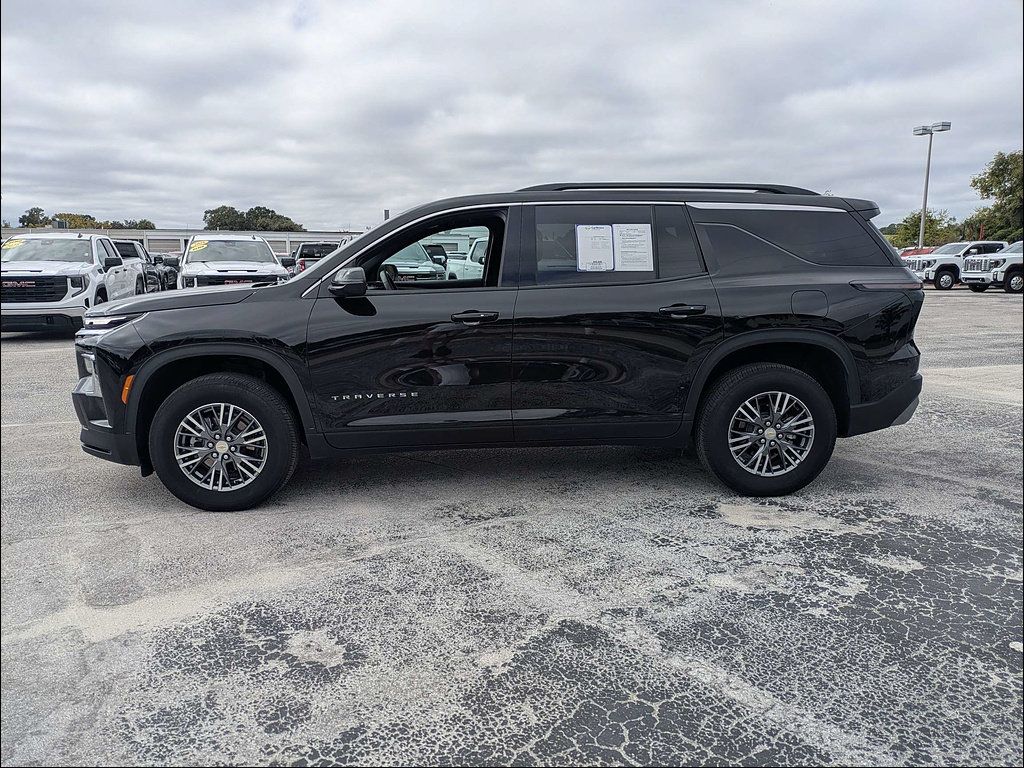 Used 2026 Chevrolet Traverse LT FWD image 9