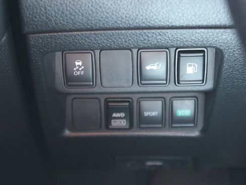 Used 2018 Nissan Rogue SV AWD/4WD image 17