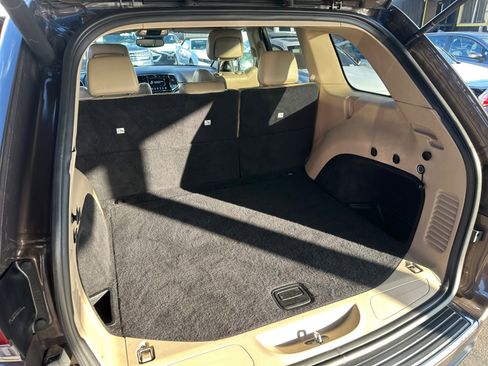 Used 2021 Jeep Grand Cherokee Limited image 24