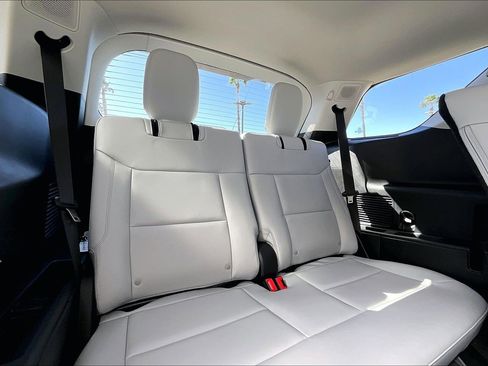 Used 2026 Ford Explorer Platinum w/ LUX Leather Package image 28