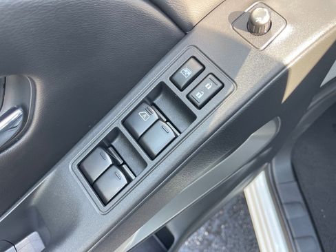 Used 2025 Nissan Frontier SV RWD image 8
