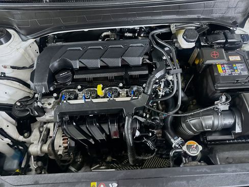 Used 2025 Hyundai Venue SEL FWD image 30