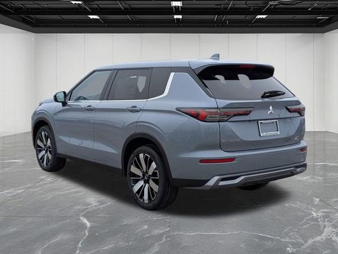 New 2026 Mitsubishi Outlander SE image 3