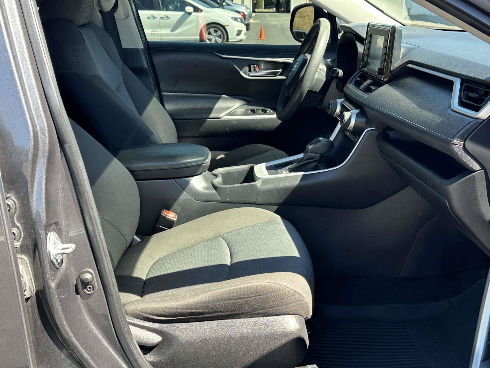 Used 2022 Toyota RAV4 XLE FWD image 6