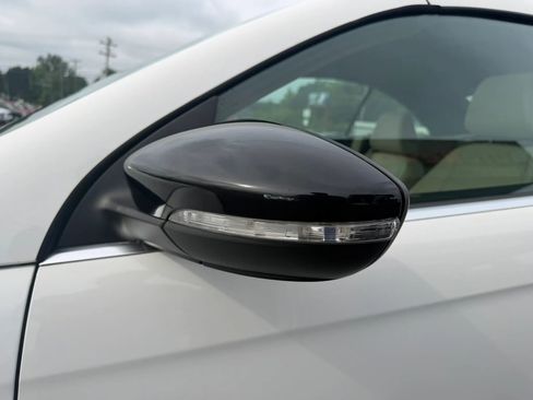 Used 2014 Volkswagen Eos FWD image 9