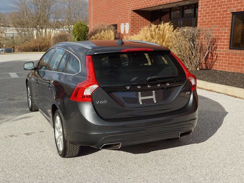 Used 2016 Volvo V60 T5 Premier w/ Convenience Package image 7