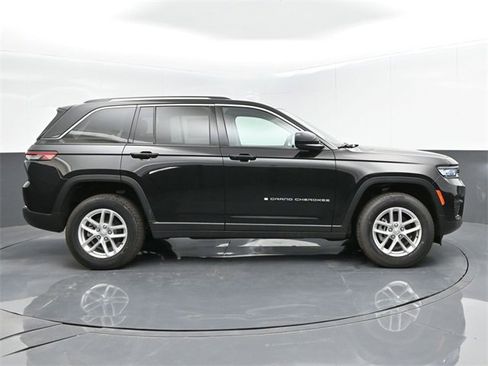 New 2024 Jeep Grand Cherokee Laredo X image 9