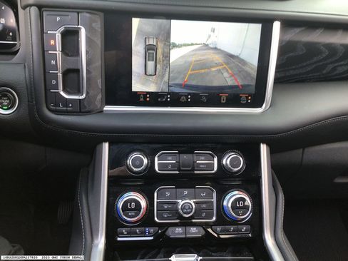 Used 2023 GMC Yukon Denali w/ Advanced Technology Package AWD/4WD image 16