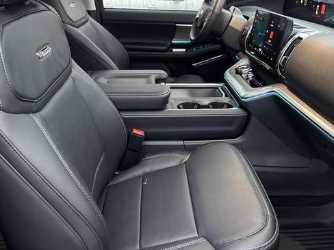 New 2025 Ford Expedition Platinum w/ Driver's Package image 14