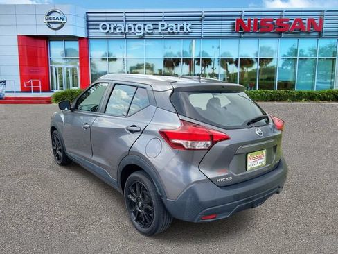 Used 2019 Nissan Kicks SV FWD image 3