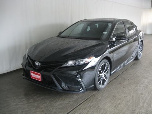 Used 2024 Toyota Camry SE w/ Cold Weather Package image 23