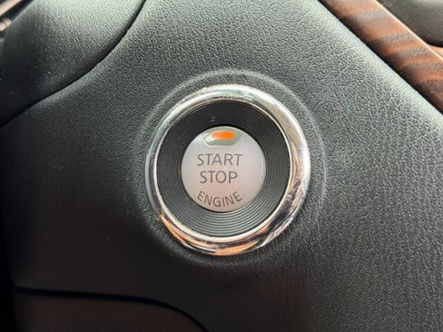 Used 2020 Nissan Pathfinder Platinum FWD image 21