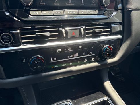 Used 2024 Nissan Pathfinder SV image 24