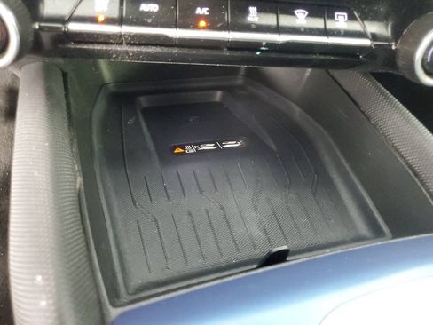 Used 2025 Chevrolet Equinox EV LT FWD image 18