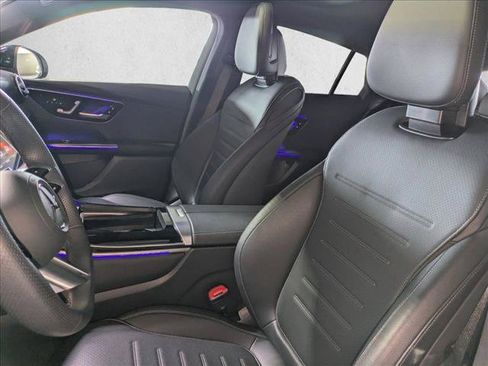 Used 2025 Mercedes-Benz GLC 300 4MATIC image 18