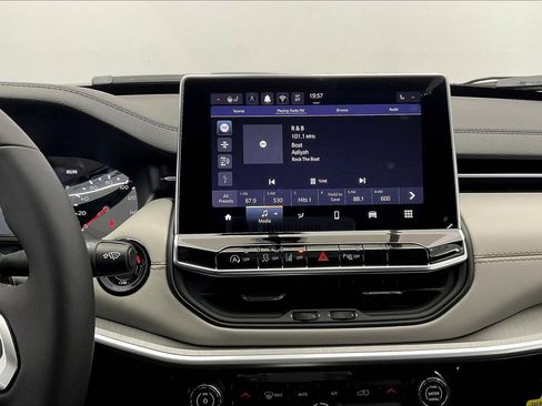 New 2026 Jeep Compass Limited image 7