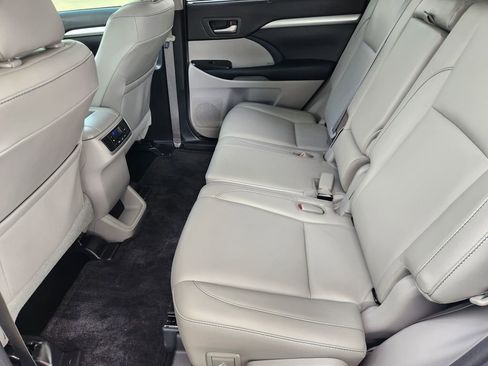 Used 2018 Toyota Highlander XLE FWD image 50