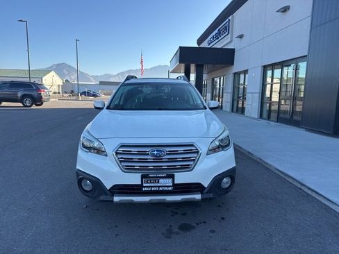Used 2017 Subaru Outback 2.5i Limited image 2