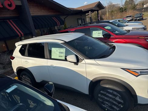 New 2026 Nissan Rogue SV AWD/4WD image 12