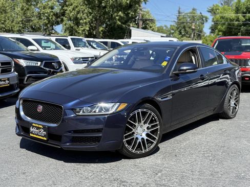 Used 2017 Jaguar XE Prestige RWD image 2