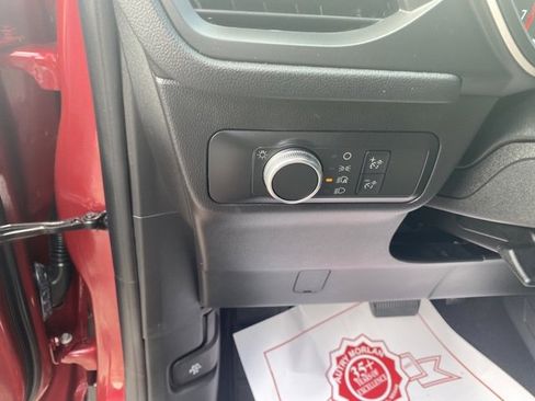 Used 2022 Ford Escape SE image 19