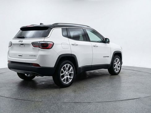 Used 2025 Jeep Compass Limited image 9