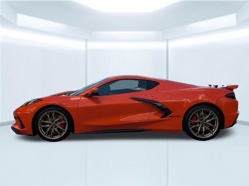 Used 2025 Chevrolet Corvette Stingray Preferred Cpe w/ Z51 Performance Package RWD image 2