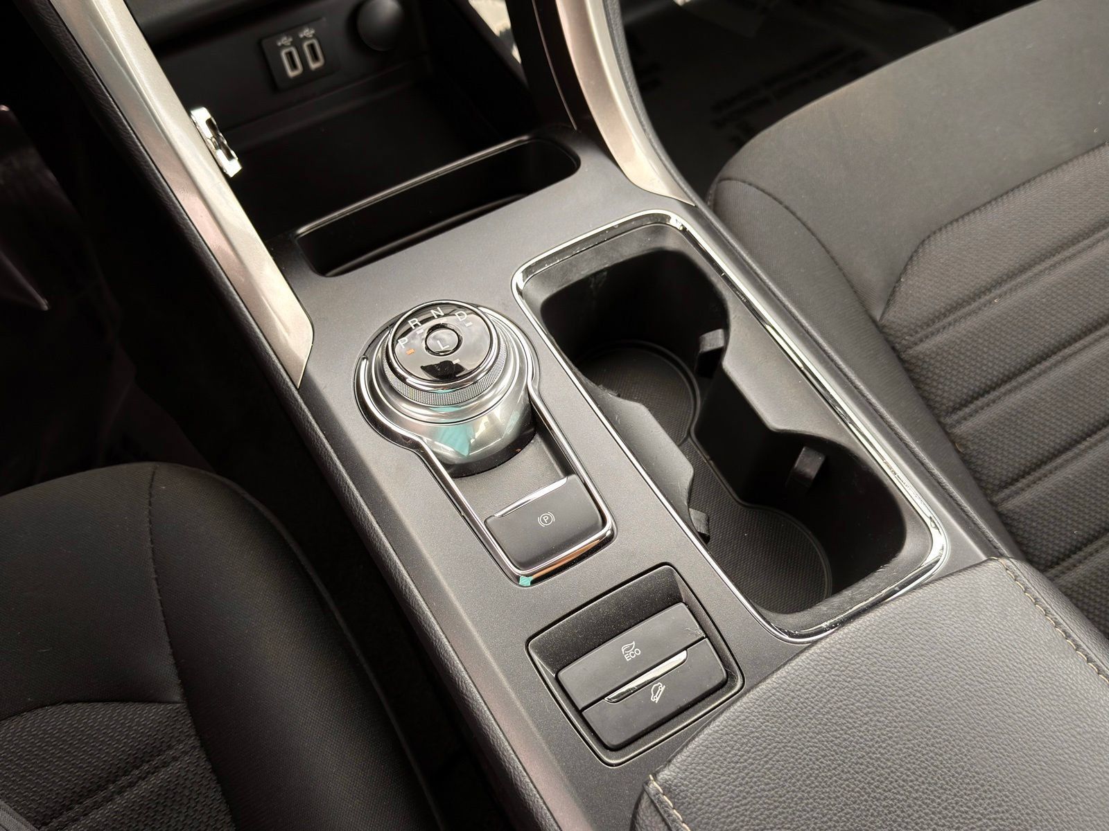 Used 2019 Ford Fusion SE FWD image 32