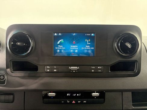 Used 2023 Mercedes-Benz Sprinter 1500 image 15