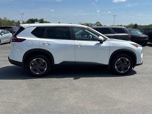 Used 2025 Nissan Rogue SV AWD/4WD image 9