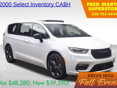 New 2026 Chrysler Pacifica Select