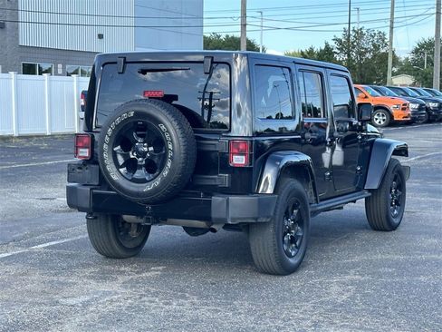 Used 2015 Jeep Wrangler Unlimited Sahara image 4