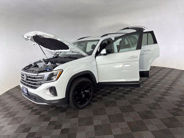 Used 2024 Volkswagen Atlas SE w/ Black Wheel Package AWD/4WD image 12