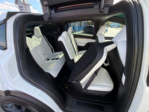 Used 2022 Tesla Model X image 29