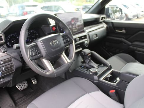 Used 2024 Toyota Tacoma TRD Sport AWD/4WD image 28