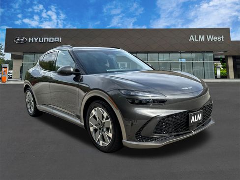 Used 2025 Genesis GV60 RWD image 3