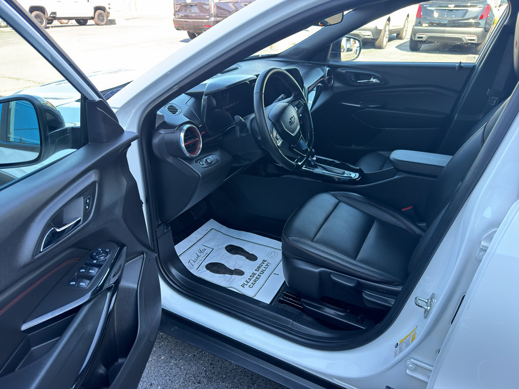 Used 2025 Chevrolet Trax RS w/ Driver Confidence Package FWD image 6