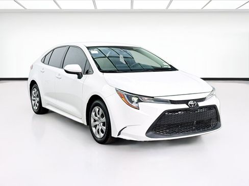 Used 2022 Toyota Corolla LE FWD image 3