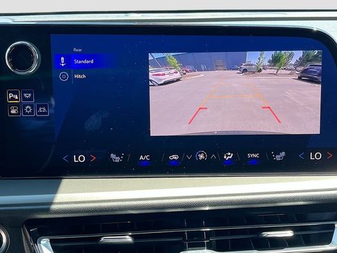 Used 2025 Chevrolet Traverse LT FWD image 24