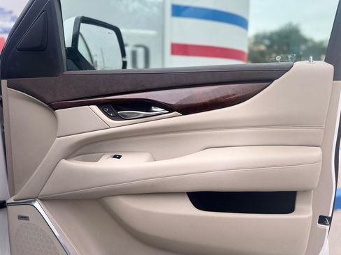Used 2017 Cadillac Escalade Luxury AWD/4WD image 57