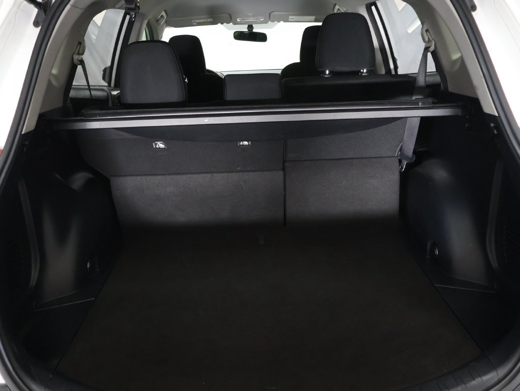 Used 2015 Toyota RAV4 LE FWD image 13