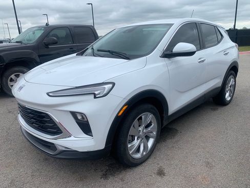 Used 2024 Buick Encore GX Preferred image 2