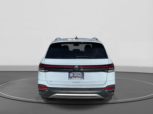 New 2026 Volkswagen Taos SE image 5