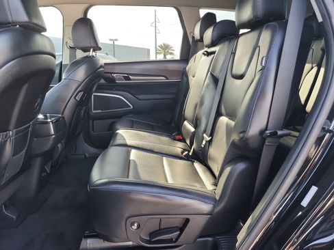 Used 2023 Kia Telluride LX FWD image 11