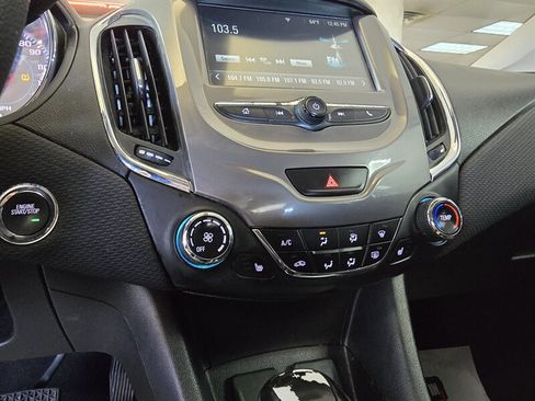 Used 2018 Chevrolet Cruze LT image 22