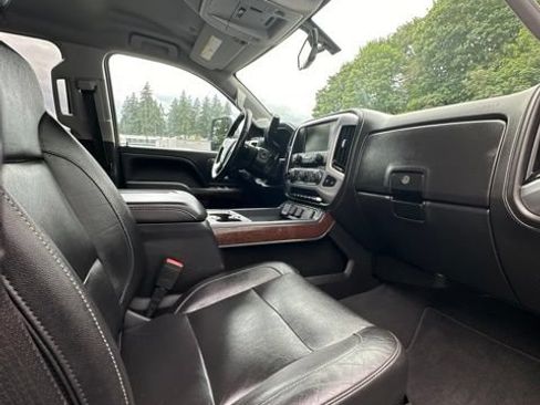 Used 2019 GMC Sierra 2500 SLT w/ Duramax Plus Package AWD/4WD image 16